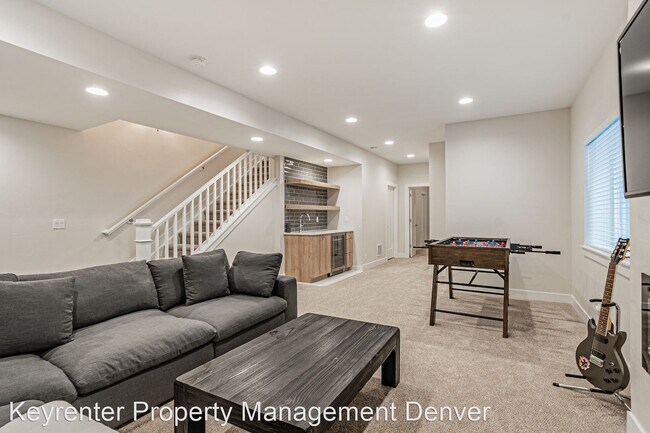 Building Photo - 4 br, 3.5 bath House - 2570 South Cherokee...