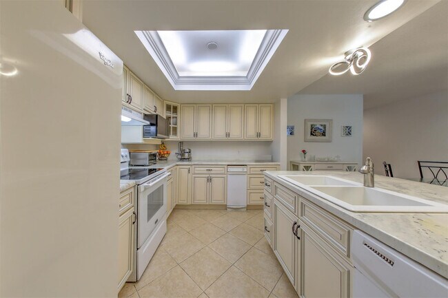 Building Photo - 4949 N Hwy A1A