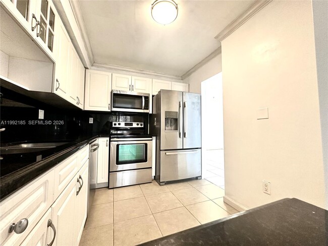 Building Photo - 5900 SW 127th Ave