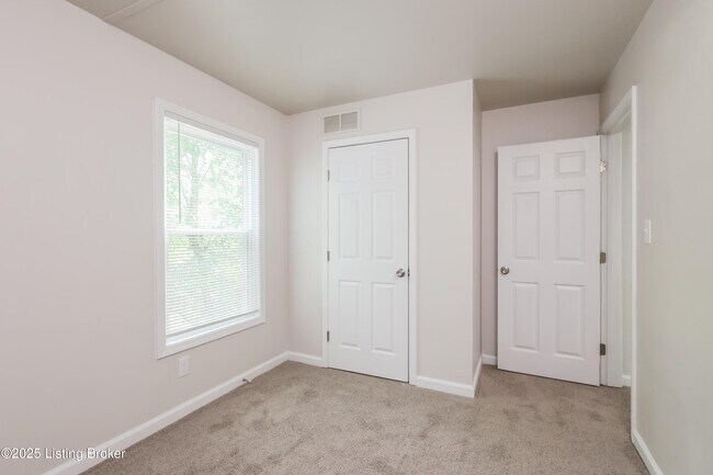 Building Photo - 2541 Rowan St