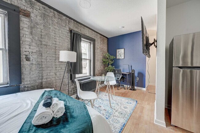 Building Photo - 1930 N Prospect Ave