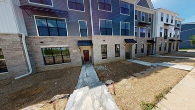 Building Photo - 2704 S Spurway Dr