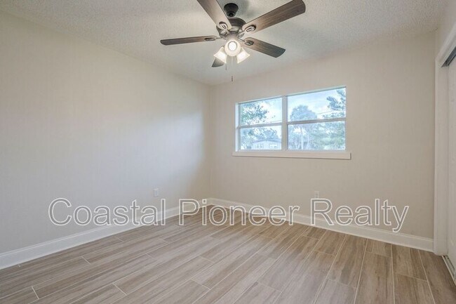 Building Photo - 4600 Venetian Blvd NE