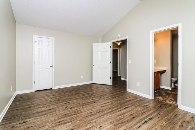 Building Photo - 168 Springbottom Dr SE