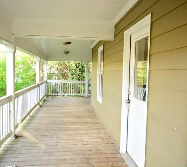 Building Photo - 1637 Columbia Dr