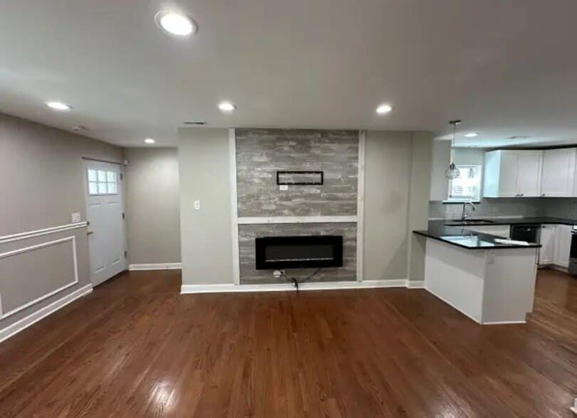 Building Photo - 149 S 14th Ave