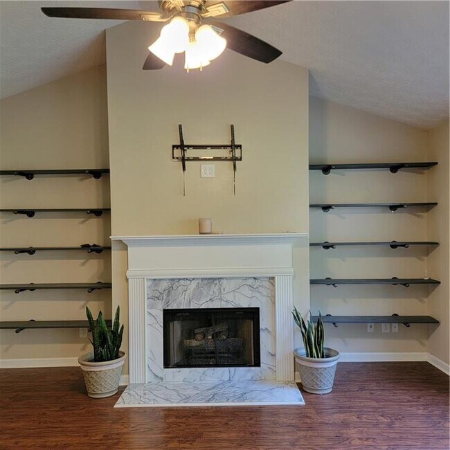 Building Photo - 5219 Leecroft Dr