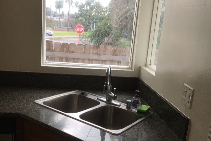 Granite countertops, park view from kitchen - 601 N Park Ave