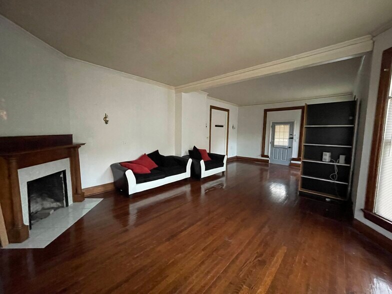 Building Photo - 1006 State St