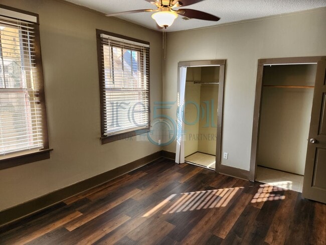 Building Photo - Historical 3 Bedroom 1 Bathroom!
