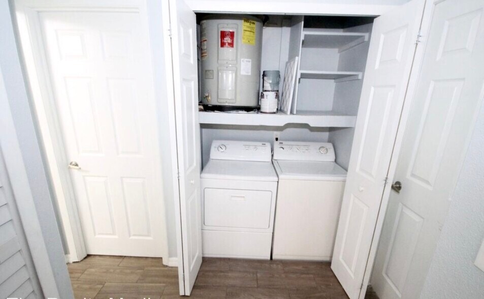 Building Photo - 5460 decatur st