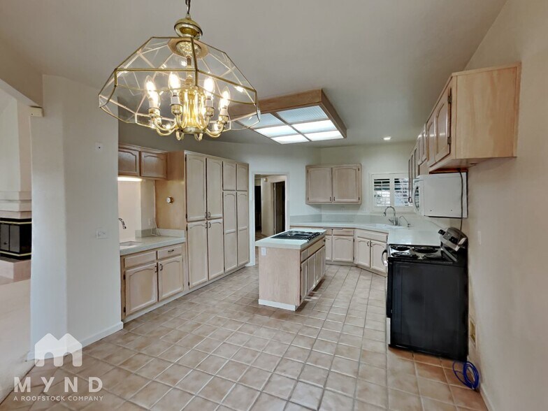 Building Photo - 2795 Cherry Hills Dr