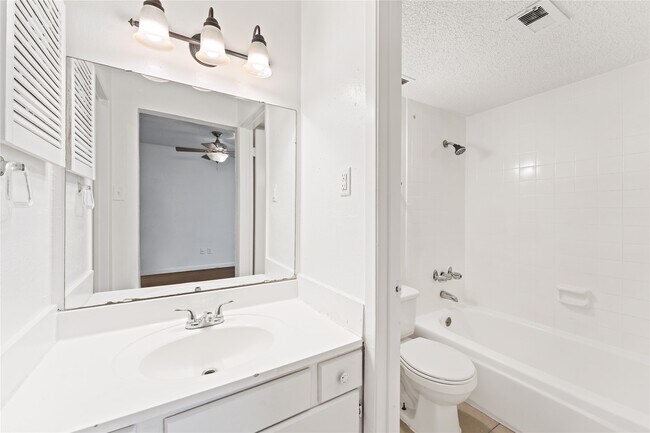 Building Photo - 781 Country Pl Dr