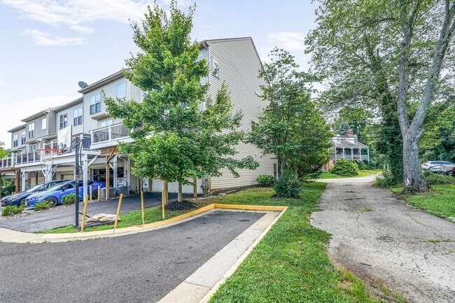 Building Photo - 102 Vista Knoll Dr