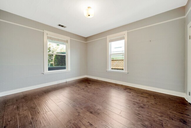 Building Photo - 734 Cassia St