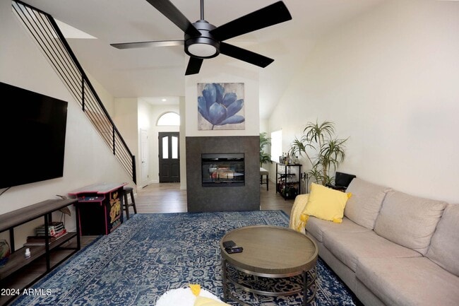 Building Photo - 11271 E Poinsettia Dr