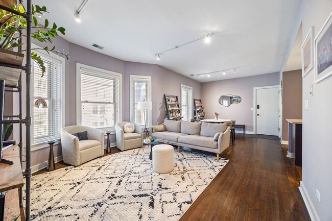 Building Photo - 1951 W Byron St