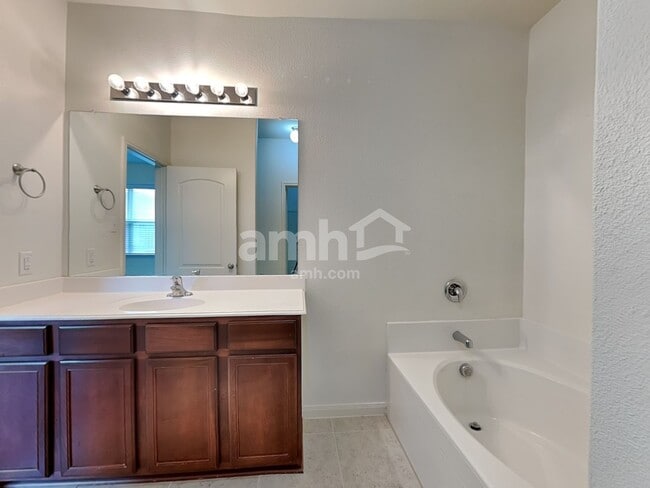 Building Photo - 1544 Park Trails Blvd