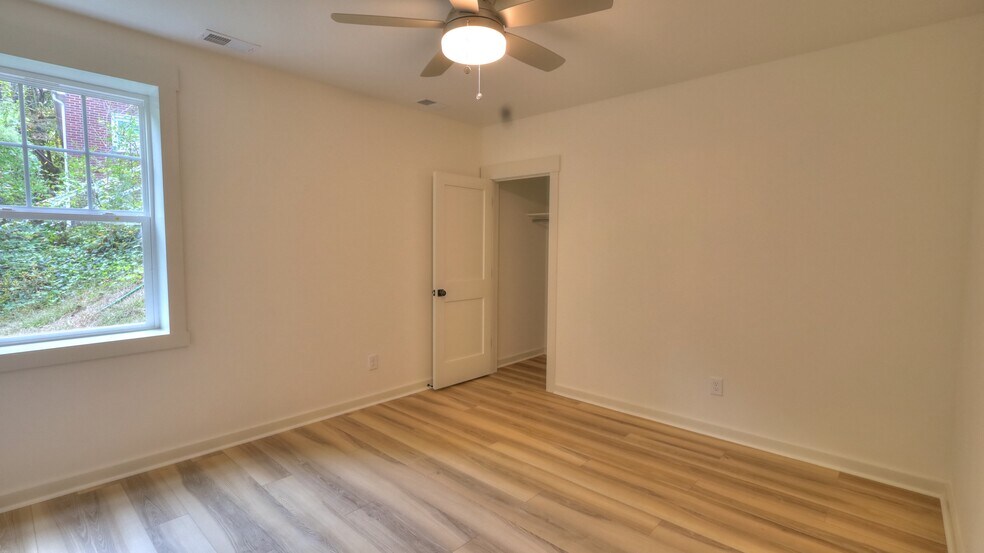 Unit B - 345 W Stewart Ave