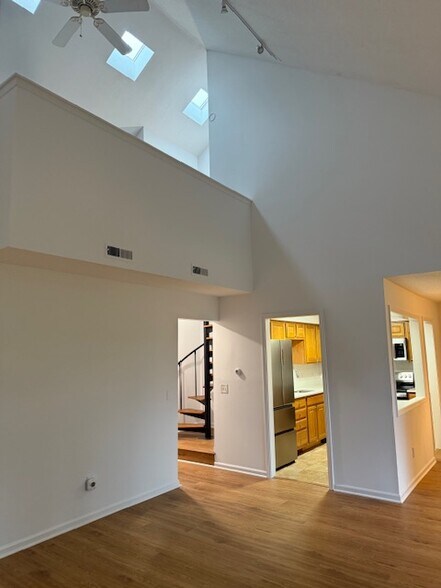 Building Photo - 900 Mix Ave