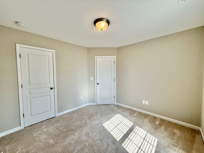 Building Photo - Stunning 3BD, 3.5BA Raleigh Townhome in th...