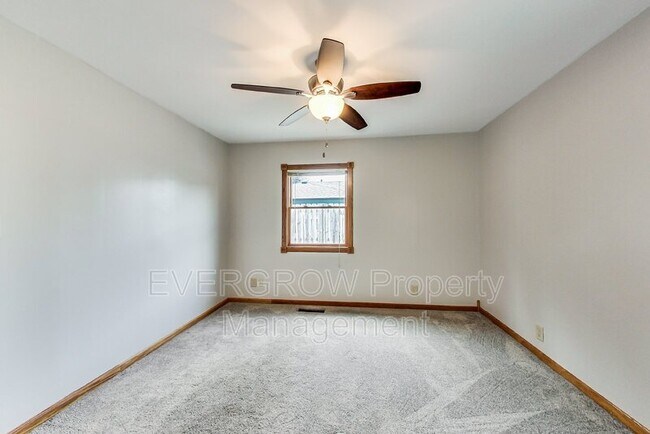 Building Photo - 205 Mooreland Dr