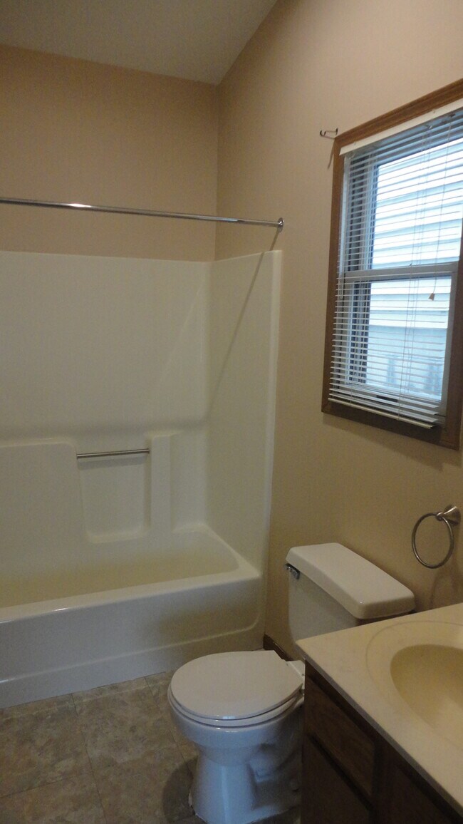 Building Photo - 1223 Richwood Ave