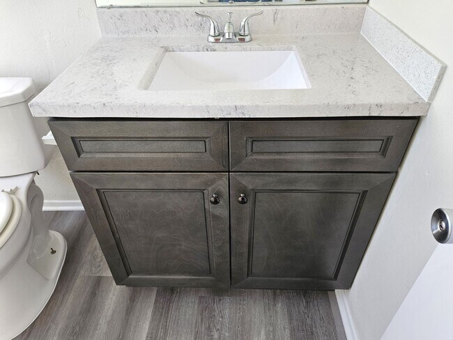 Building Photo - North Hills, cute 1bd/1ba, move-in ready!