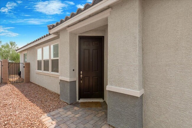 Building Photo - Beautiful Single-Story Home next to Summer...
