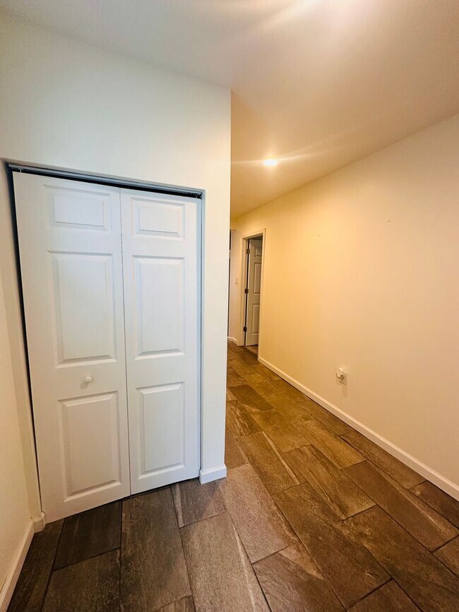 Building Photo - Historic Charm Meets Modern Comfort in Shelby Park