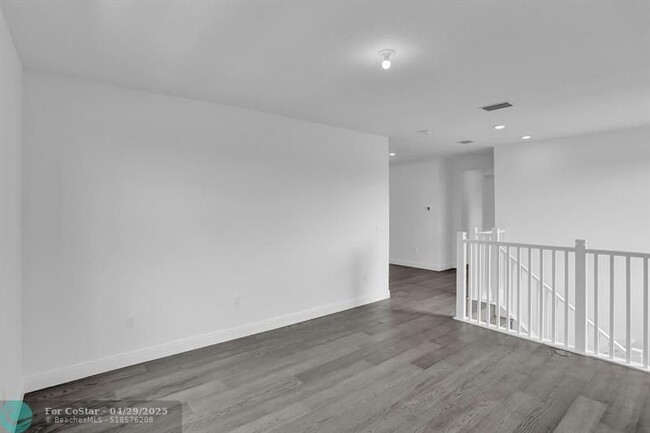 Building Photo - 11890 S Baypoint Cir