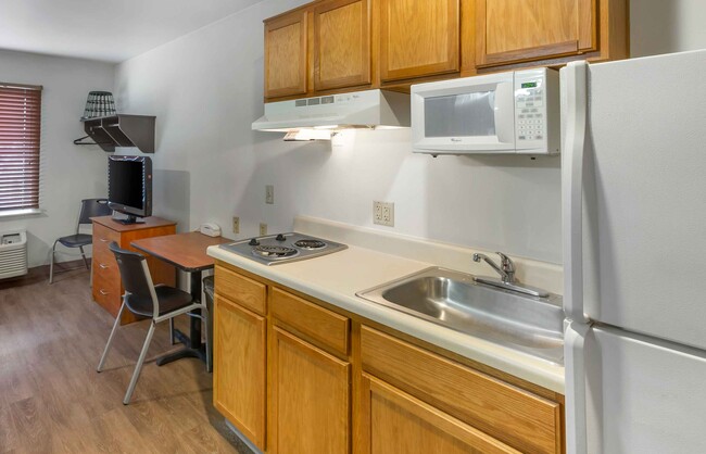 Building Photo - Furnished Studio-Ogden