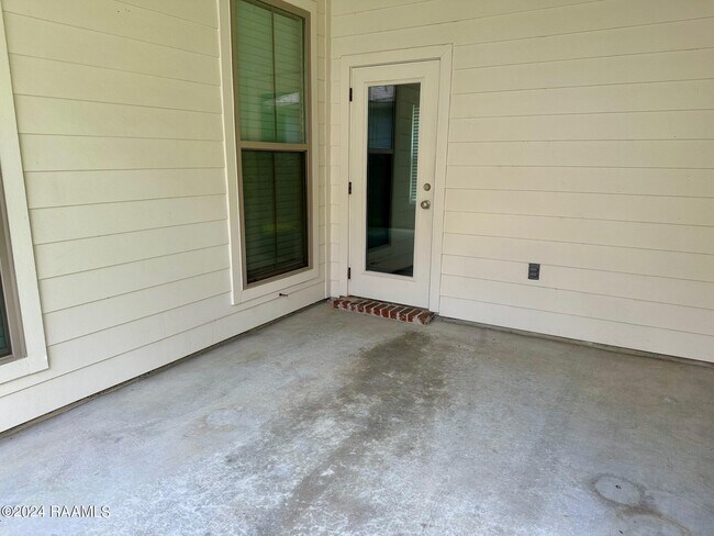 Building Photo - 210 Twin Meadow Ln