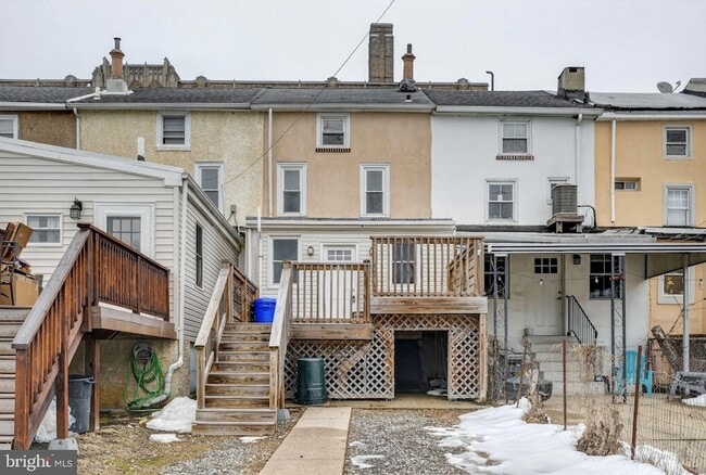 Building Photo - 4670 Umbria St