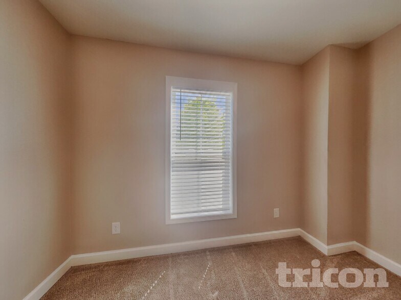 Building Photo - 1655 Crestlawn Tl