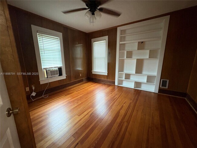 Building Photo - 830 S Beach St