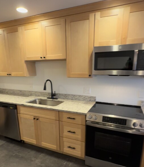 Building Photo - 1 Walnut St