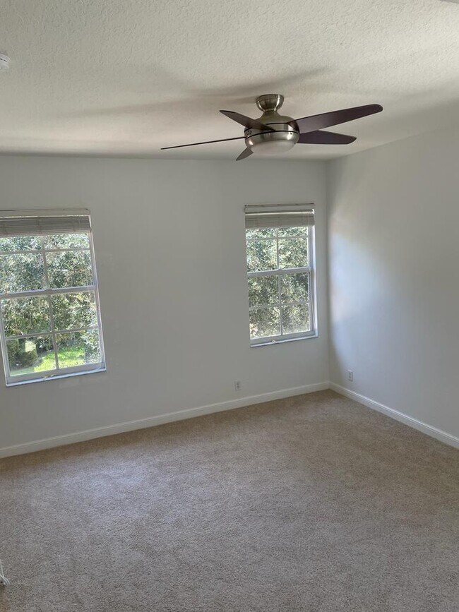 Building Photo - 642 Castle Dr