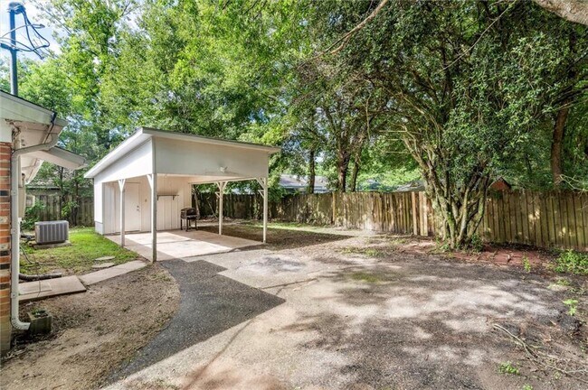 Building Photo - 504 Farnell Ln