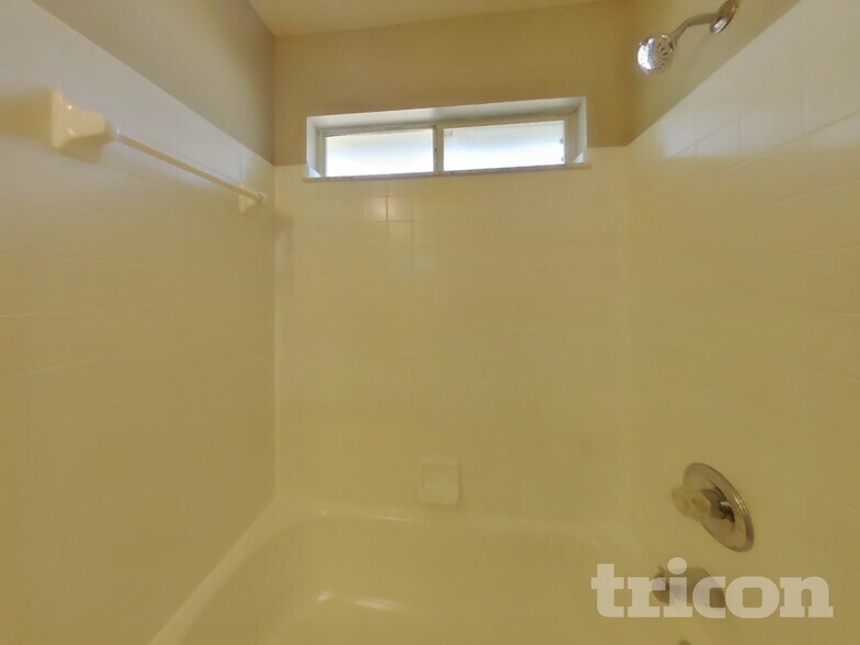 Building Photo - 2990 Brittany Bluff Dr