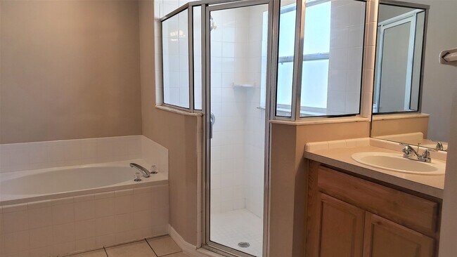 Building Photo - ~ 3/2 ~ Louisa Pointe ~ Crenshaw Circle ~ Quiet Neighborhood & NO Rear Neighbors!!!!