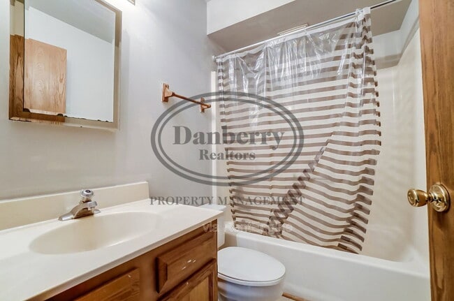 Building Photo - 3164 Kylemore Rd