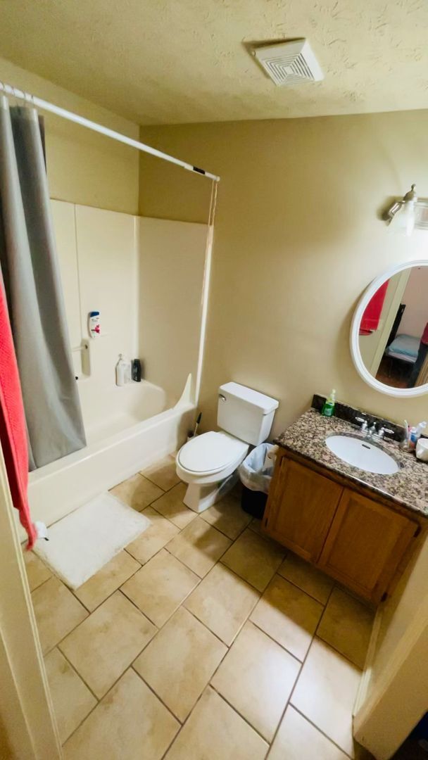 Building Photo - 449 N Donahue Dr