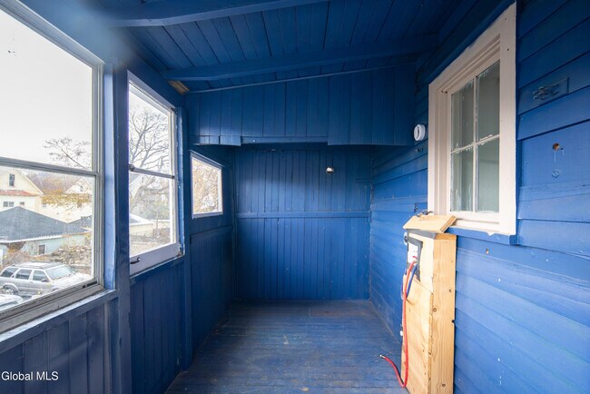 Building Photo - 22 Swan St