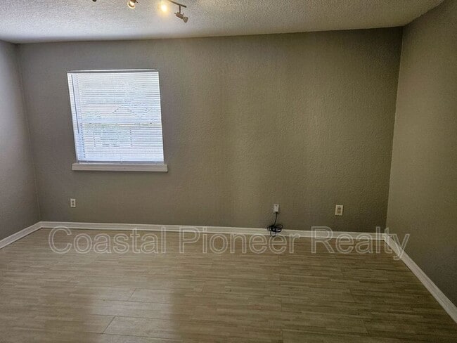 Building Photo - 7549 Abonado Rd