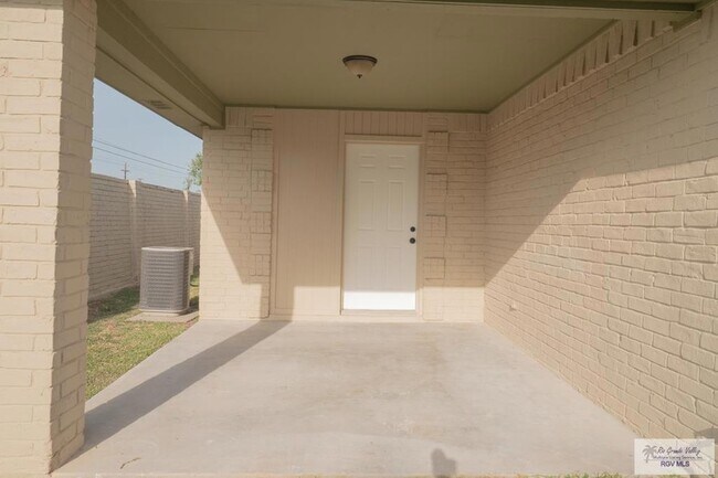 Building Photo - 23919 Ellie Ln