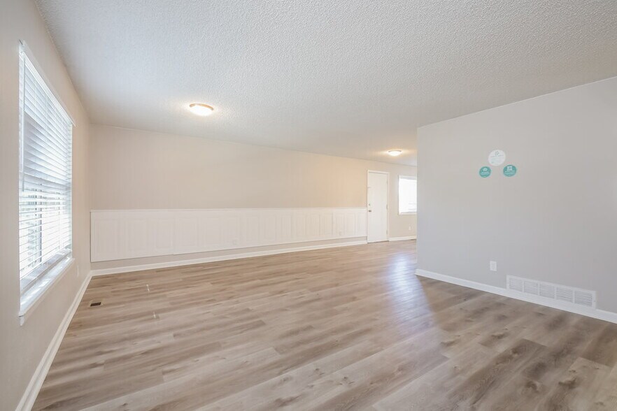 Building Photo - 4494 S Bahama Way