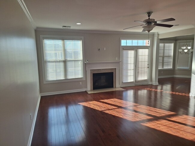 Building Photo - MARCH MOVE IN SPECIAL - $300 off FIRST FUL...