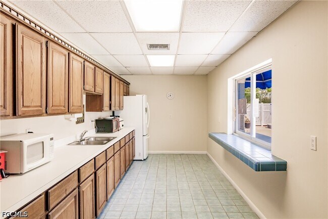 Building Photo - 6824 Sandtrap Dr