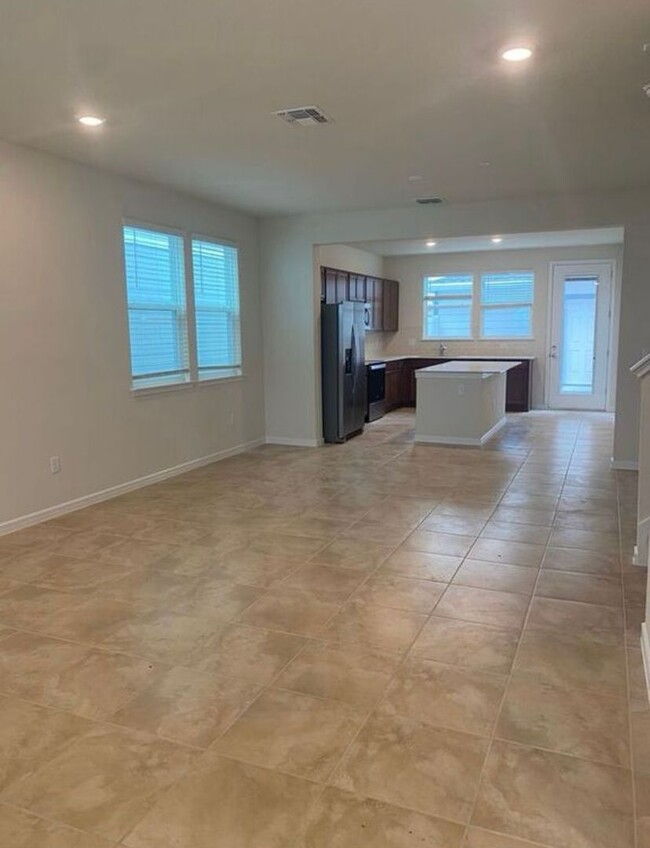 Building Photo - Isles of Lake Nona!!  3 Bedroom 2.5 Bathro...